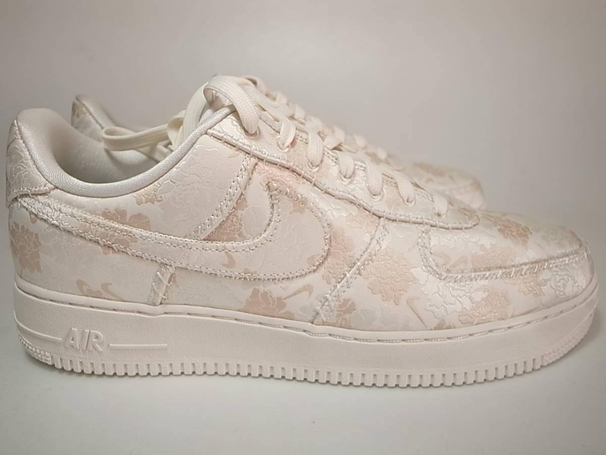 [ free shipping ]NIKE AIR FORCE 1 \'07 PRM 3 Air Force 1 premium floral print swoshuSWOOSH pearl satin AT4144-100 US12/30cm new goods 