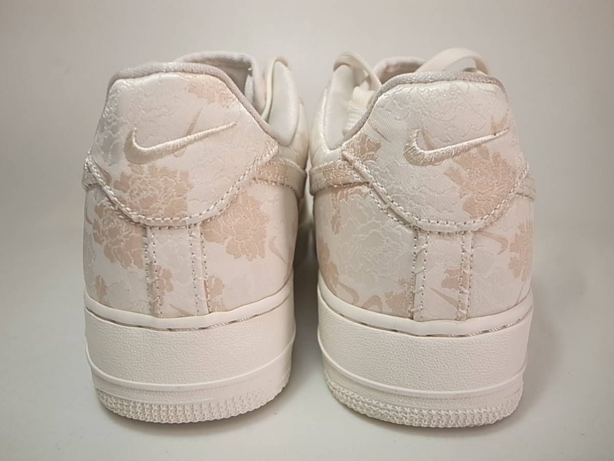 [ free shipping ]NIKE AIR FORCE 1 \'07 PRM 3 Air Force 1 premium floral print swoshuSWOOSH pearl satin AT4144-100 US12/30cm new goods 