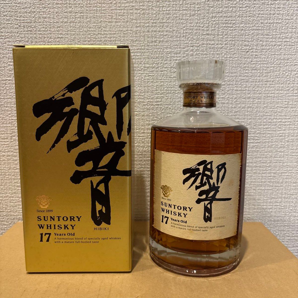 サントリー ウイスキー響17年 裏ゴールドラベル 箱付き 古酒 未 サントリー ウイスキー響17年 裏ゴールドラベル 箱付き 古酒 未