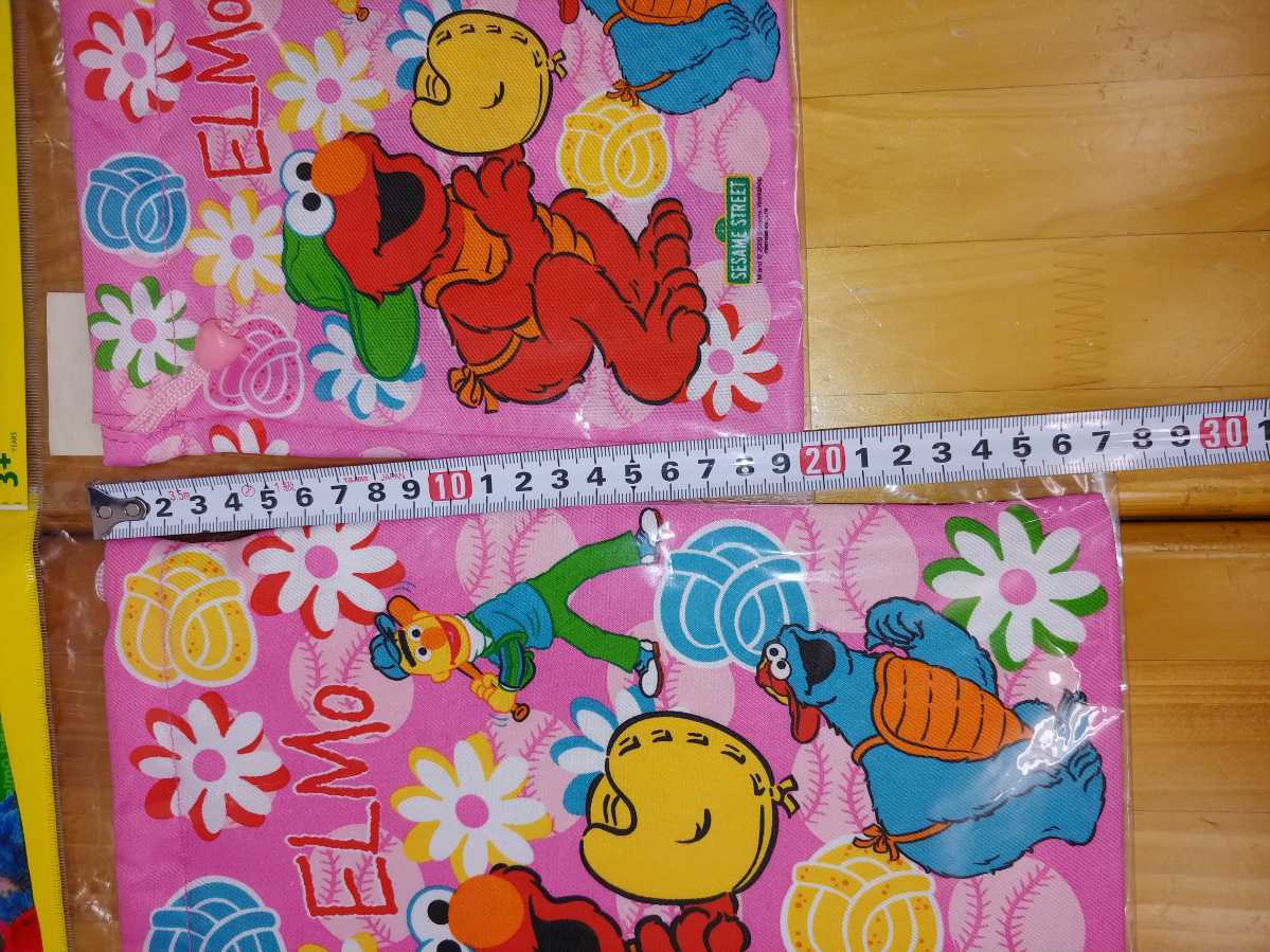 ①[新品] SESAME STREET ELMO 巾着袋 中タテ28×ヨコ21㎝・小サイズタテ19×ヨコ16㎝ ２点セット_画像3