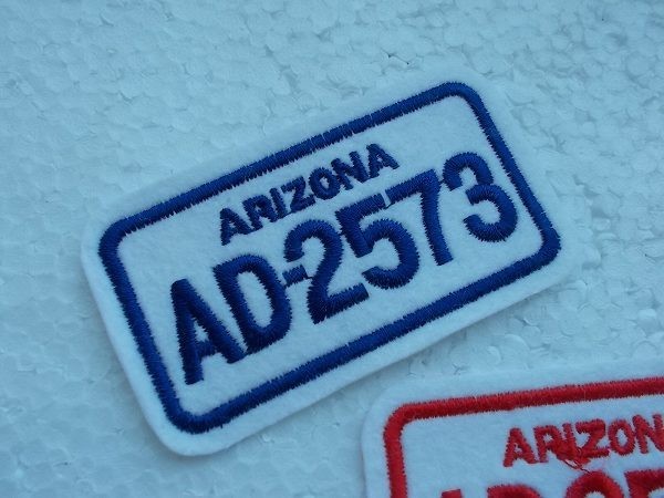 (2枚セット)ナンバープレート サインボード『AD-2573』 アリゾナ 刺繍 ニューヨーク ワッペン/USA アメリカ 70s おしゃれ 415_画像2