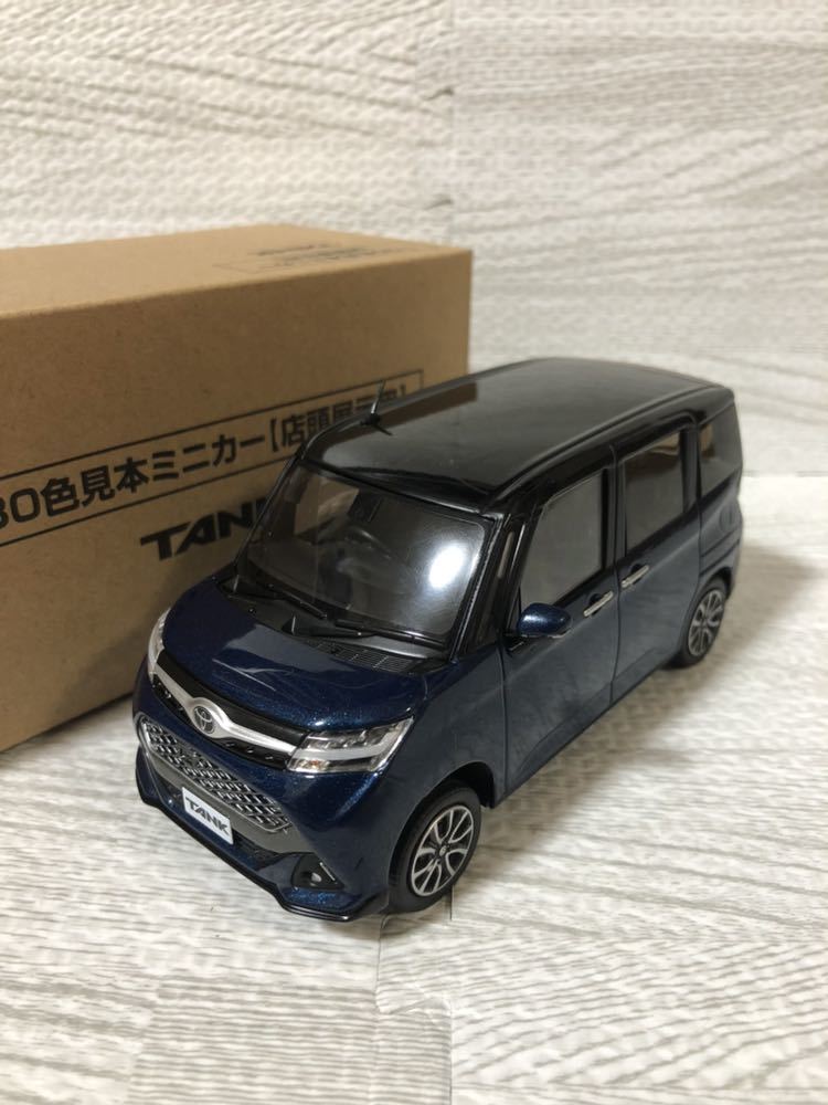 1/30 トヨタ 新型タンク TANK ツートン カラーサンプル 非売品 ミニカー　ブラックマイカメタリックxレーザーブルークリスタルシャイン
