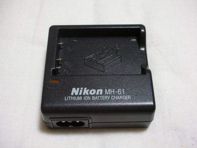 ◆中古 NIKON ニコン バッテリー充電器 MH-61◆BATTERY CHARGER チャージャー_画像1