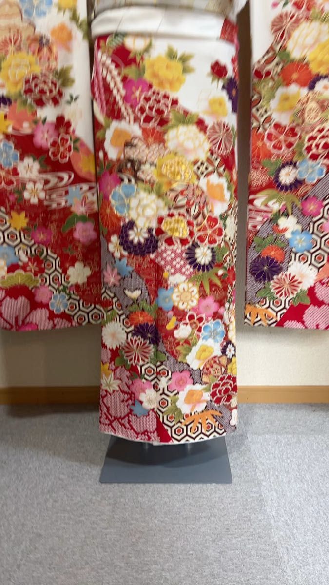 振袖5点セット 正絹着物 華やかな花柄 刺繍 金彩 成人式 結婚式 前撮り