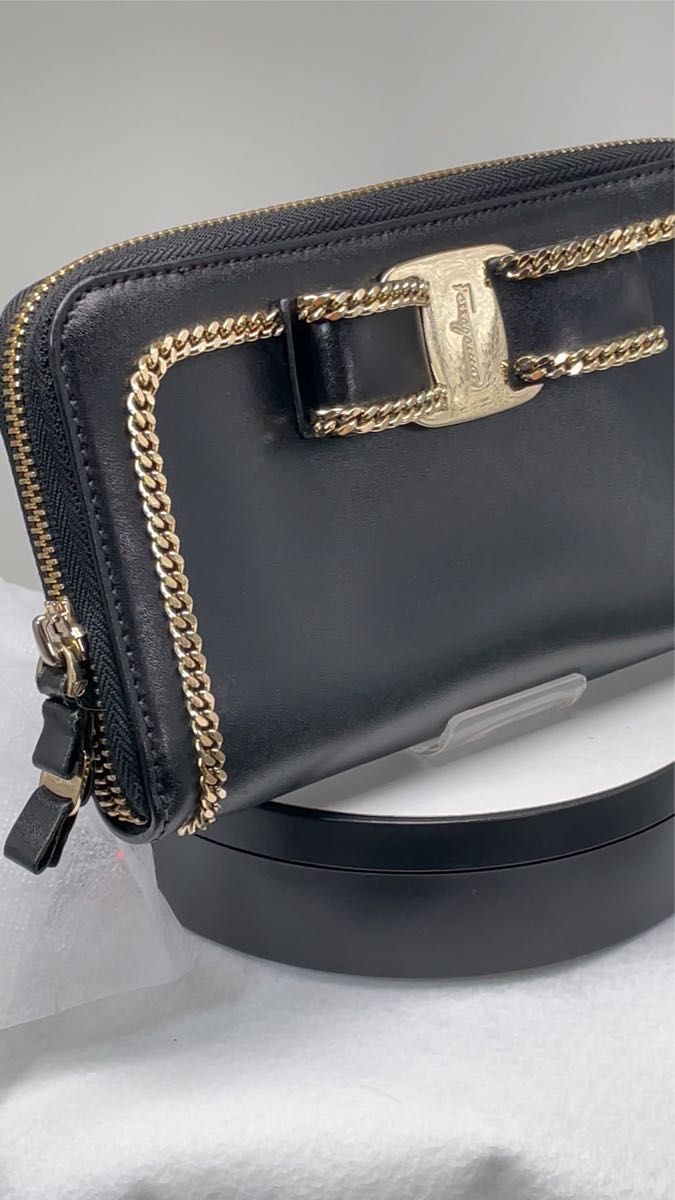 【新品未使用】Salvatore Ferragamo サルヴァトーレフェラガモ ヴァラリボン22D759 ラウンドファスナー長財布