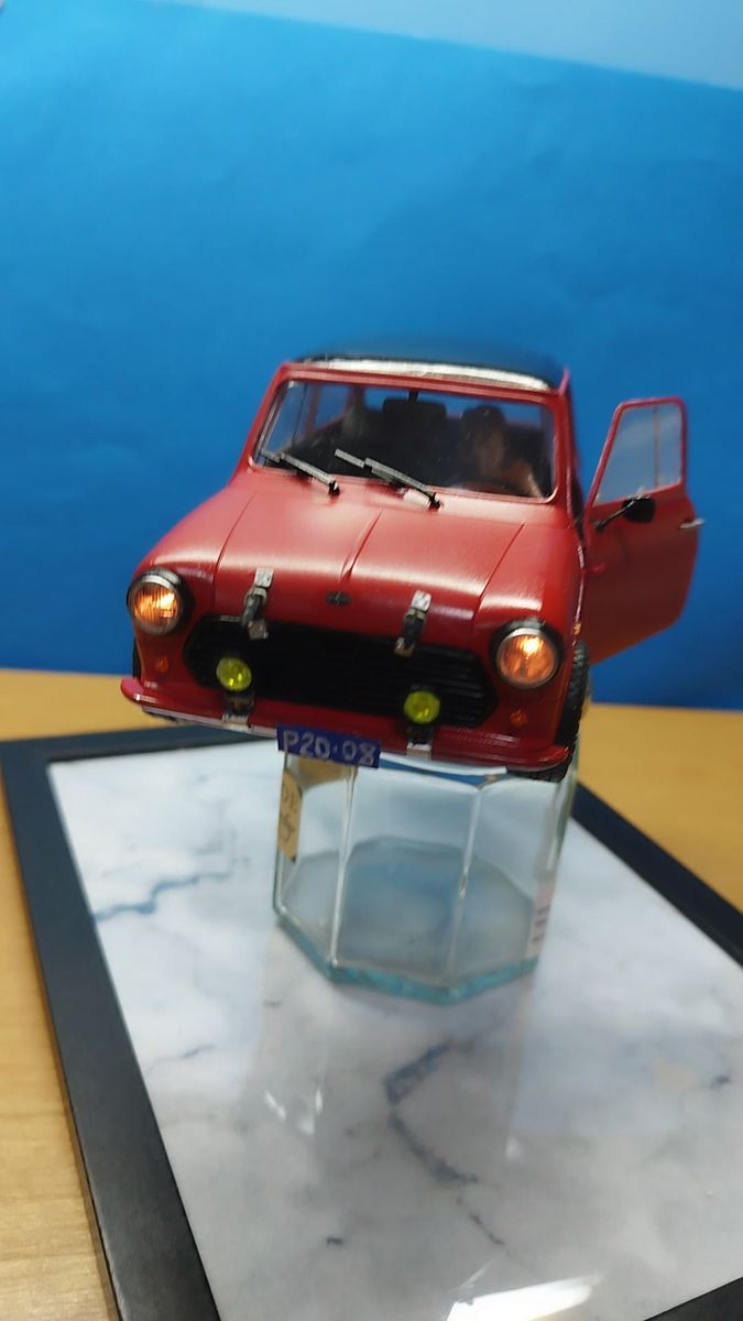 オースチンミニクーパー1/20完成品になります。ルパンvs複製人間の不二子のミニクーパー風にしてみました