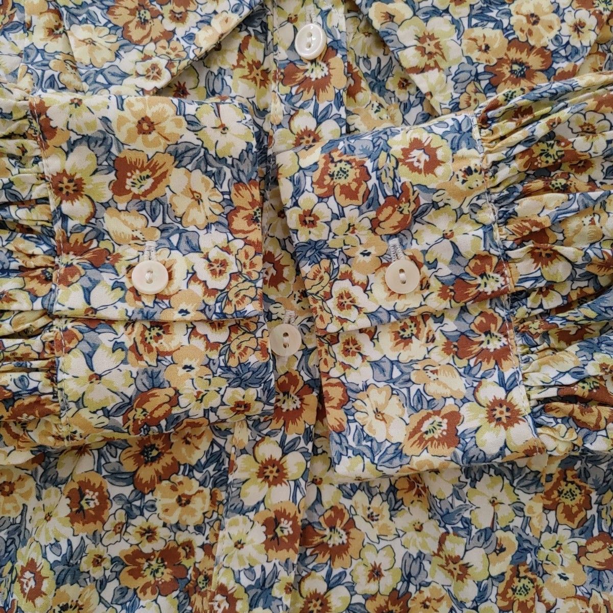MOUSSY マウジー花柄　タイニーフラワーブラウス　 美品 リバティ好きさんにも　美品　アズール　シャツ　M　L