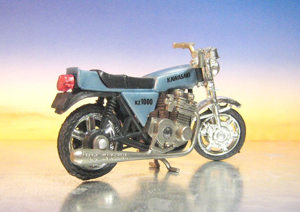 ★珍品 Z1R 細密 超稀少! 1/24 kawasaki カワサキ ＫＺ１０００ ヴィンテージ レトロ　検）GeeToys ジートイ 香港 サクラペット_ブレーキランプはクリアパーツ。