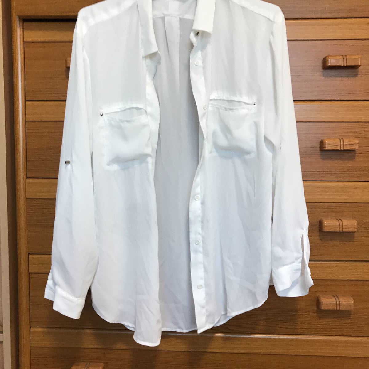 白　長袖シャツ　フリーサイズ