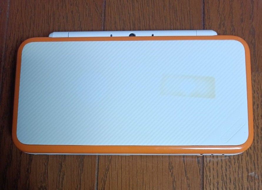 NEW NINTENDO 2DS LL ホワイト×オレンジ 中古品 不具合なし 使用感あり ヒビあり SDカード（4GB）付き