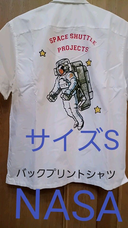 バックプリントがおしゃれ!メンズS【スペースシャトルPROJECTS バックプリントシャツ 】NASA半袖シャツ ホワイト GU