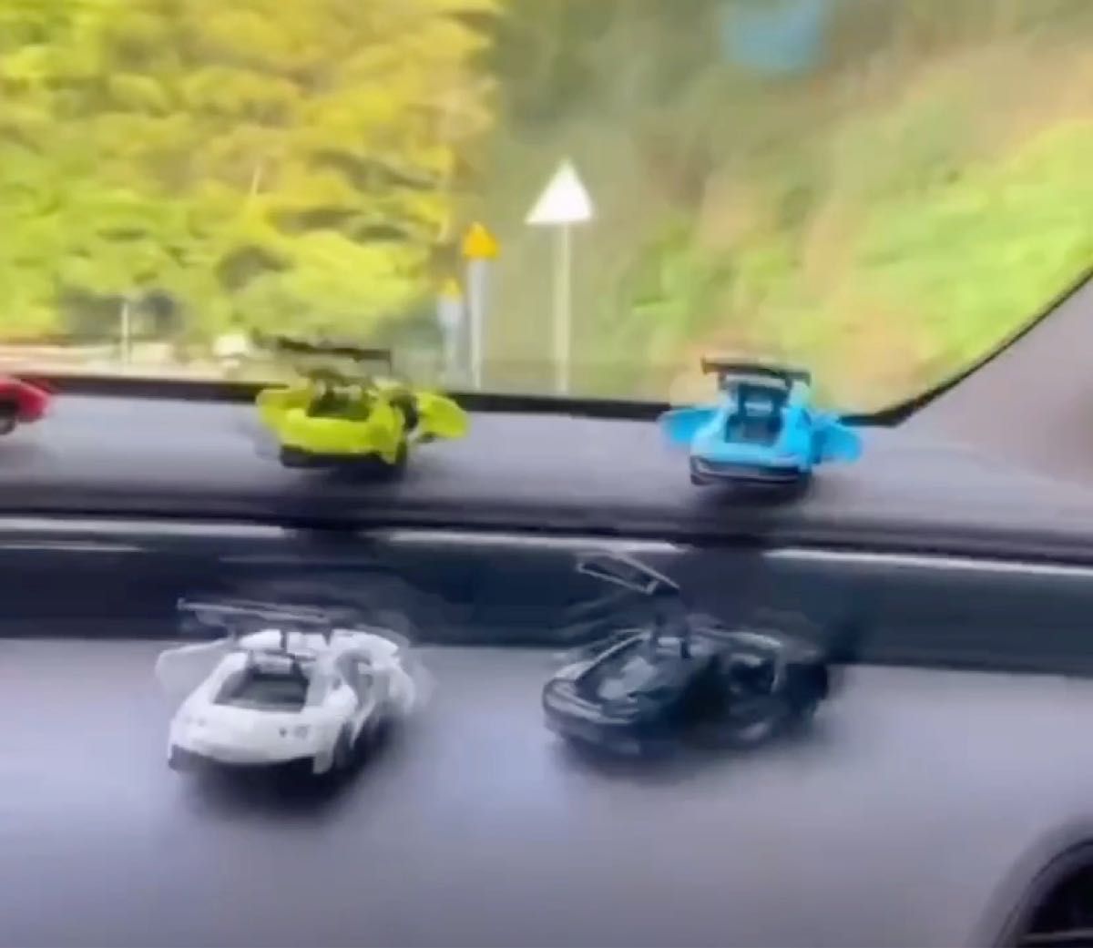 【車アクセサリー】【おもちゃカテゴリー】スポーツカー ミニチュア 回転スタンド付き インテリア おしゃれ ドライブグッズ ギフト