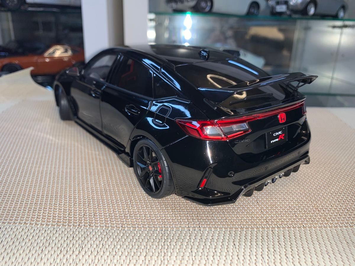 MOTORHELIX 1/18 ホンダシビックtypeR(ブラック) MOTORHELIX 1/18 ホンダシビックtypeR(ブラック)別途エンジン