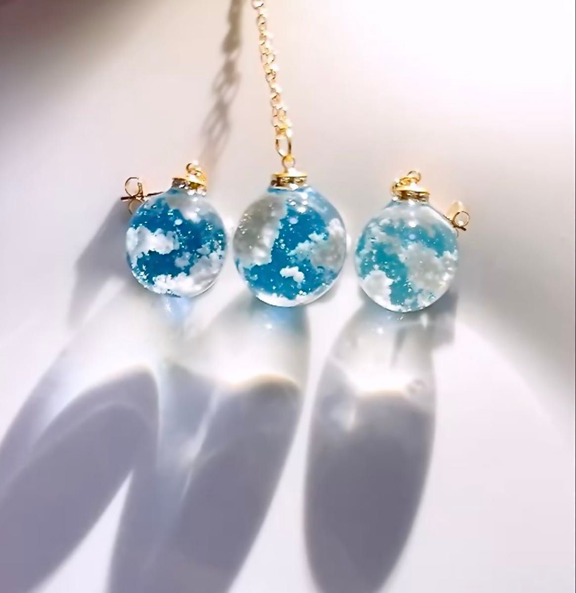 即買い翌日発送 再販 晴天の空の景色 雲レジン 空玉 K16gp ピアス ネックレス セット 値下げバラ売り不可