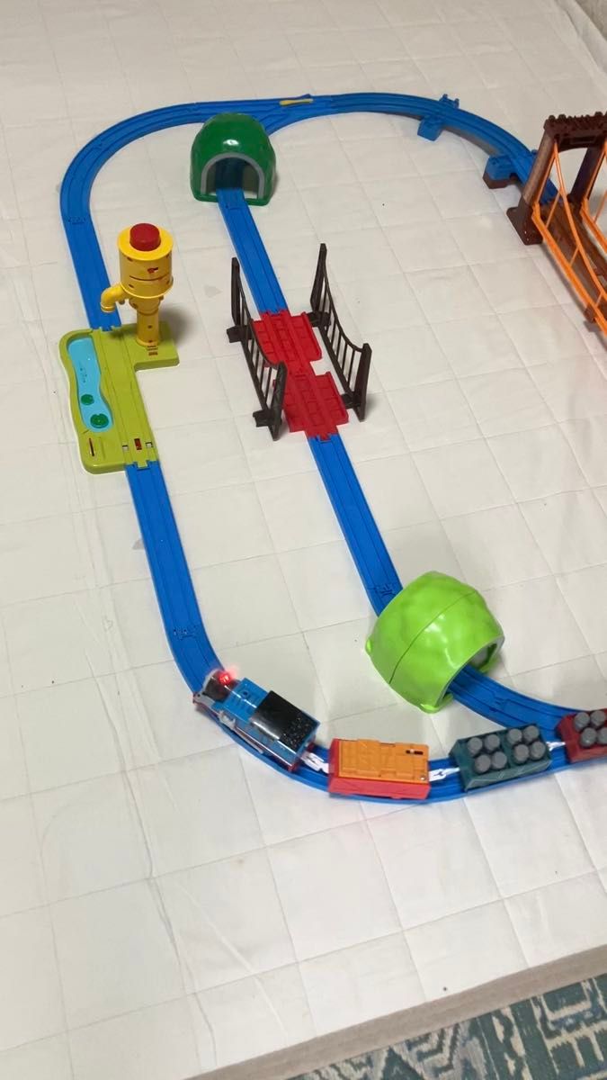 プラレール きかんしゃトーマスのぐらぐらつり橋 と 蒸気がシュッシュッ!トーマス レール、トンネルなどのセット 中古品