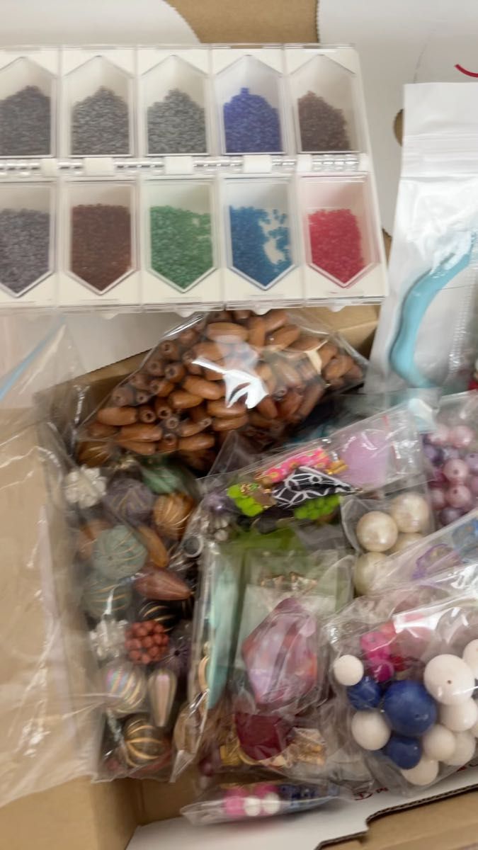 ビーズ、ハンドメイド資材大量まとめ売り!