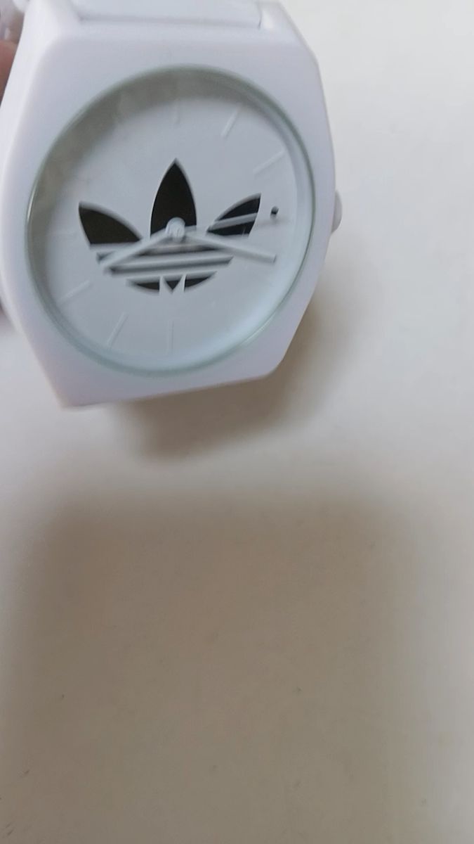 adidas 腕時計 稼働中