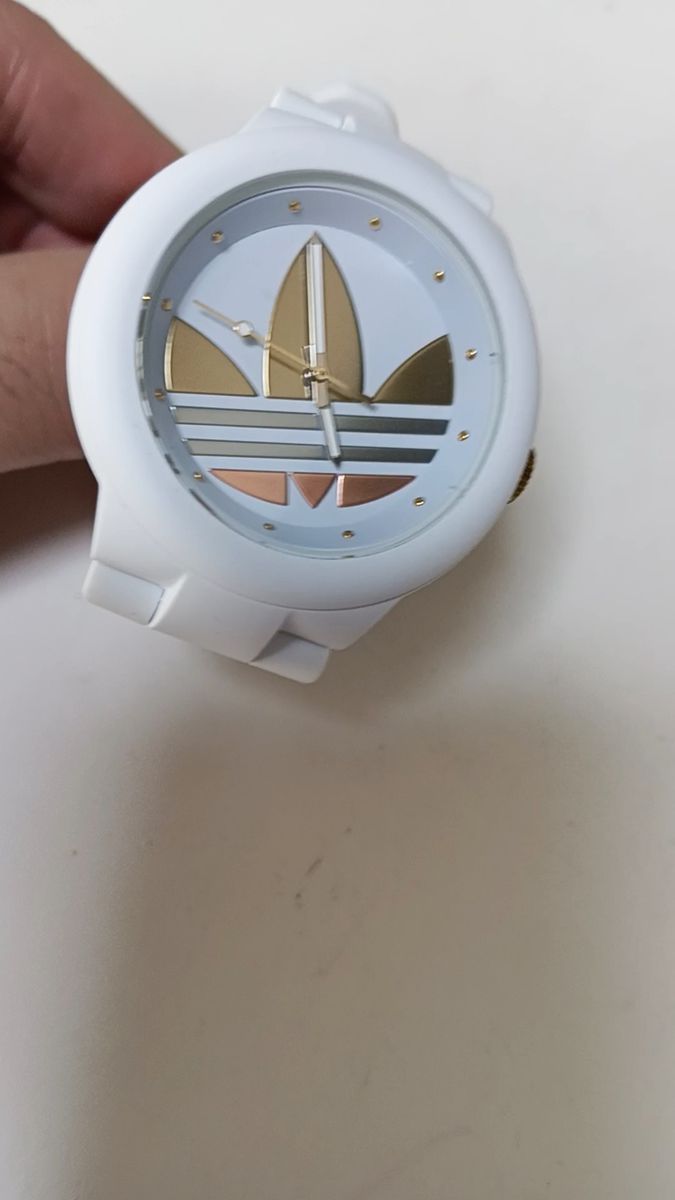 adidas 腕時計 稼働中