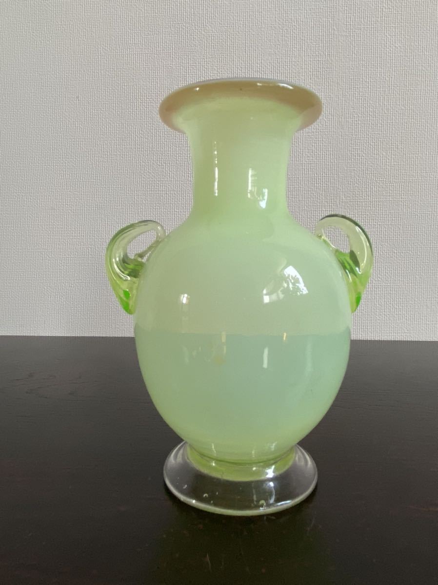 希少 明治期 赤縁乳白ウラン 三色耳付花瓶 H14.5cm 282g 木箱/和ガラス ギヤマン 切子 鉛硝子 氷コップ 花入 民藝茶道具華道具古美術_画像4