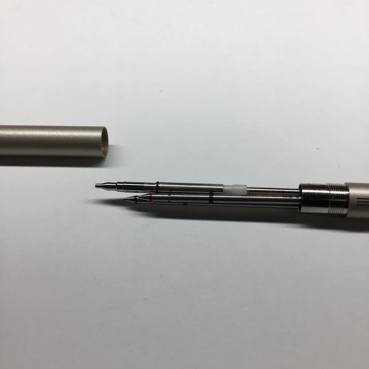 シャーボX多機能ペンシャンパンゴールド黒、赤ボールペン、0.5mmシャープペン