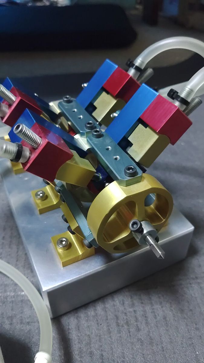首振り式エンジン 模型