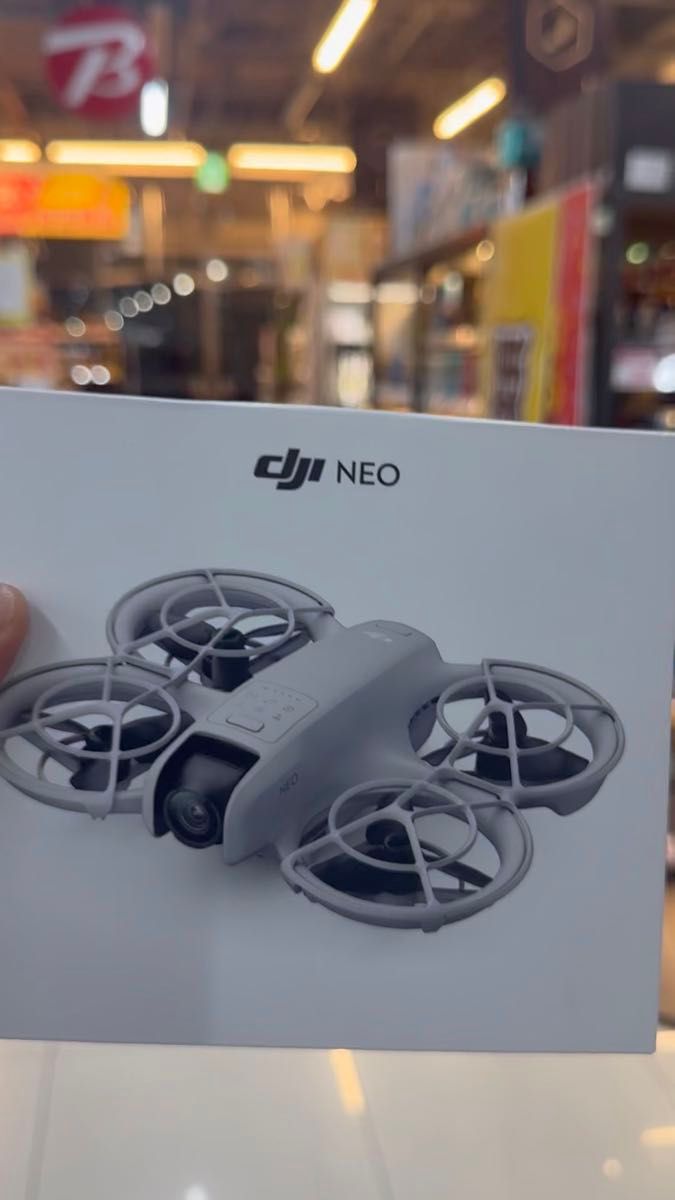 ドローン DJI NEO 小型