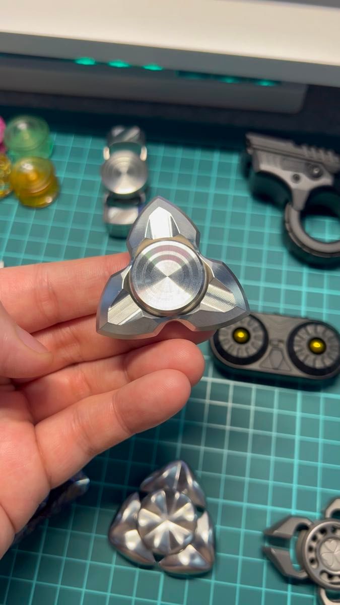 「傷あり、正規品」Novo Apache XL ハンドスピナー、フィジェットトイ、edc