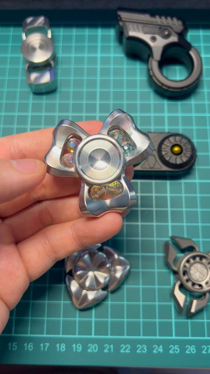「美品」yh ハンドスピナー、EDC 、フィジェットトイ、ベアリング交換済み