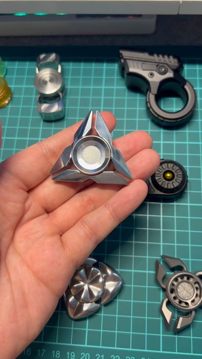 「正規品」lark EDC ハンドスピナー フィジェットトイ ベアリング交換済み