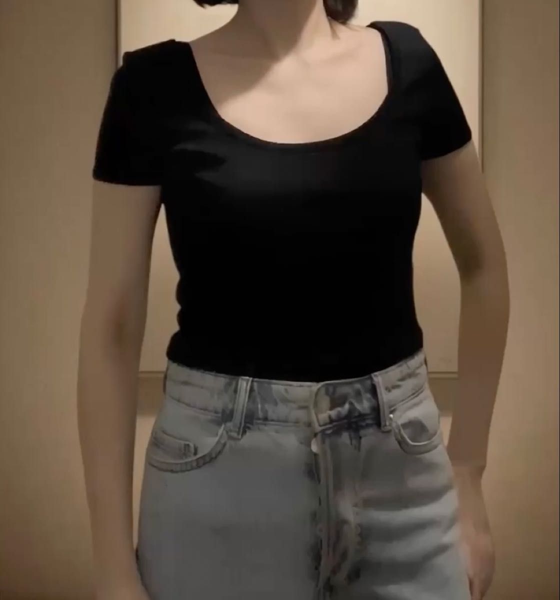 Iggy 薄手 タイトクロップドTシャツ 半袖 綿100% Uネック 後ろV 黒