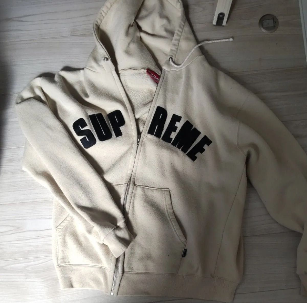 SUPREME ベージュ ジップアップパーカー|Yahoo!フリマ(旧 SUPREME ベージュ ジップアップパーカー|Yahoo!フリマ(旧