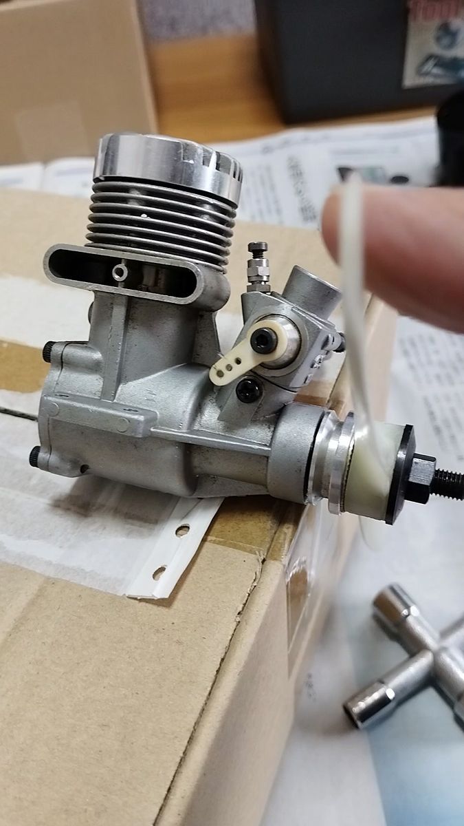 (未飛行)OS MAX-H 40 エンジン ラジコン飛行機用(今ならOSNo.8新品プラグ1個プレゼント)