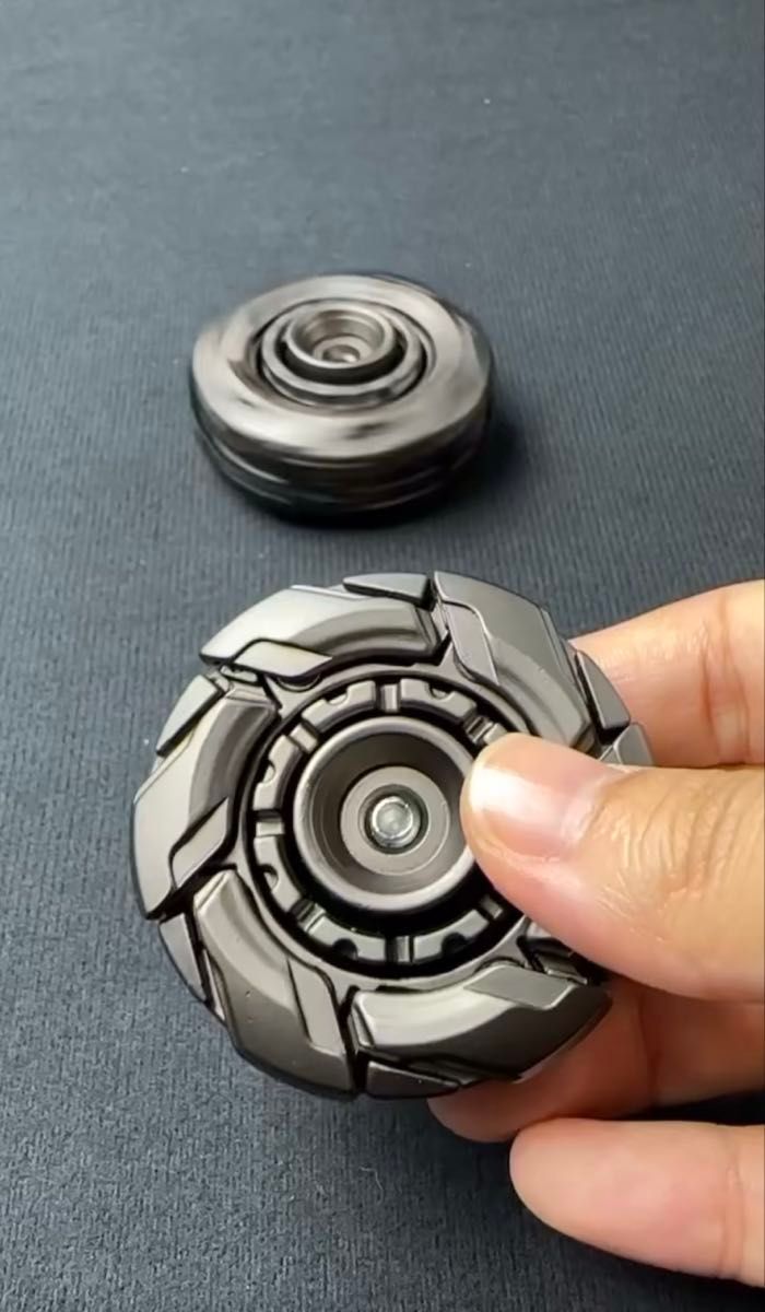 【金属製】メタルフィジェットトイハンドスピナーオープンアーマースピニング変形回転