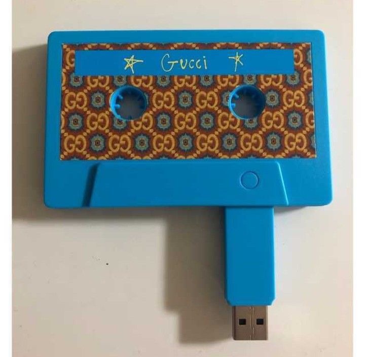 【GUCCIノベルティー】カセットテープ型USB 音楽収録 GUCCI グッチ カセットテープ USB GUCCI100周年記念 ノベルティ