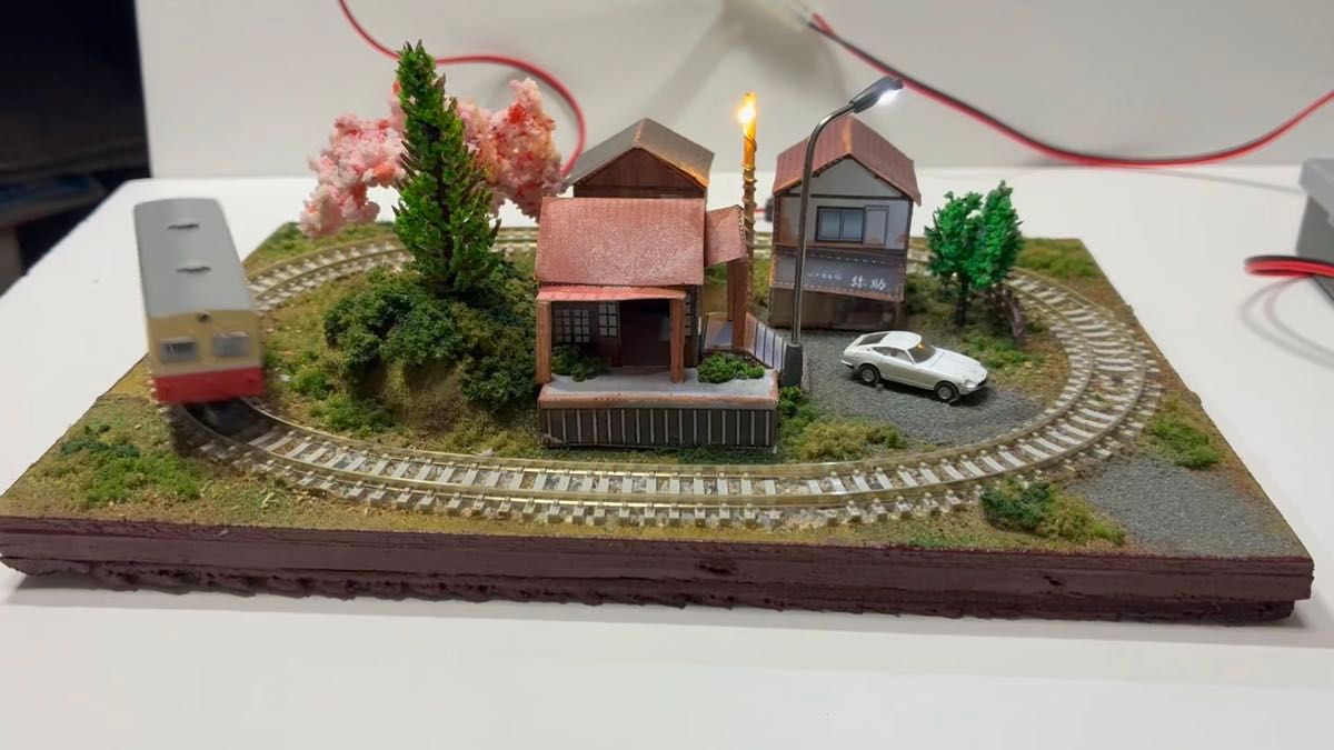 ◎◎手のひらレイアウト ローカルな駅前風景 街灯LED照明スイッチ付、PCフレキシブルレール使用、カトー製フィーダー付 鉄道模型
