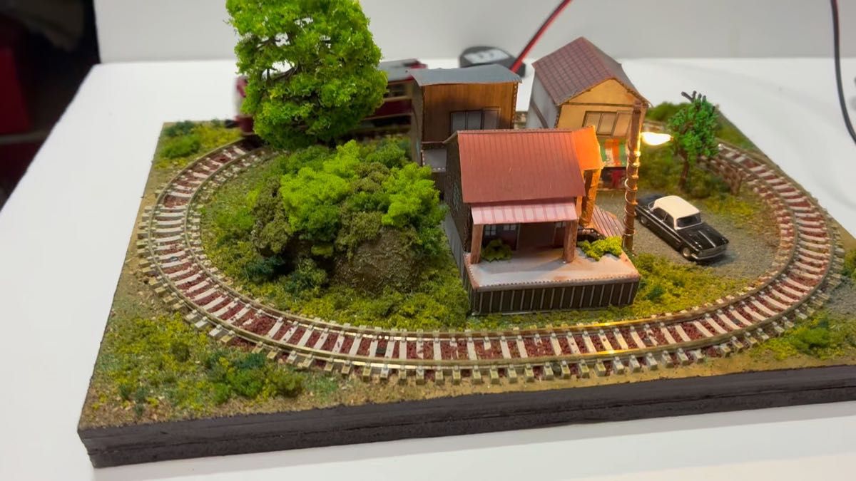 ★★手のひらレイアウト ローカルな駅前風景 街灯LED照明スイッチ付、PCフレキシブルレール使用、カトー製フィーダー付 鉄道模型