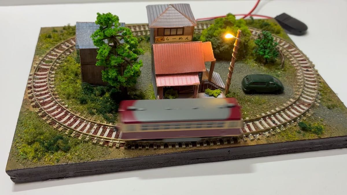 ◯◯手のひらレイアウト ローカルな駅前風景 街灯LED照明スイッチ付、PCフレキシブルレール使用、カトー製フィーダー付 鉄道模型