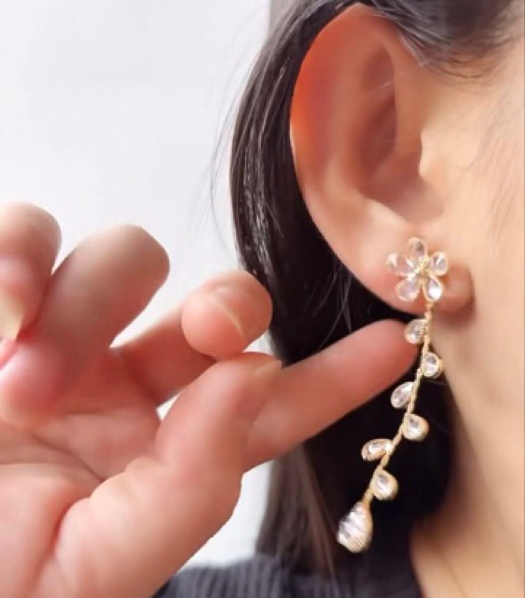 N206揺れる ロング 花 キラキラジルコン 痛くないイヤリング 韓国 結婚式ブライダル おしゃれ 上品 フォーマル カジュアル