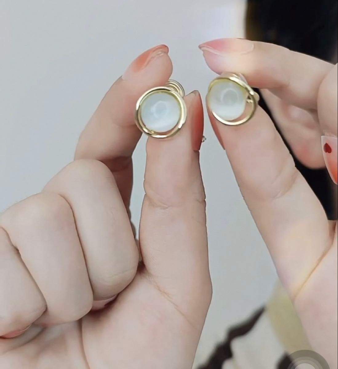 N109キャッツアイ 痛くない イヤリング 結婚式 ブライダル 発表会 日常 通勤 おしゃれ 上品 韓国トレンド 可愛い ゴールド