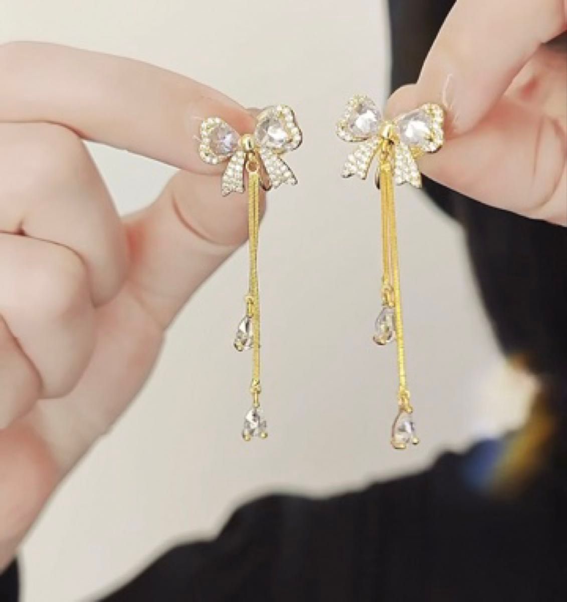 N210キラキラリボン 揺れる 痛くない ロングイヤリング ジルコン 結婚式 ブライダル 韓国おしゃれ 上品 通勤 可愛い 二次会
