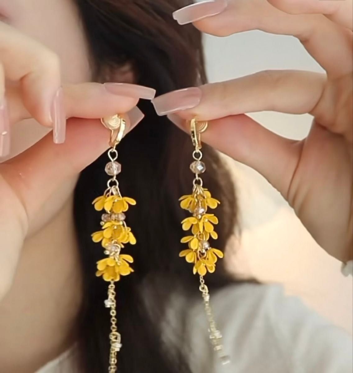 N213ロング揺れる花 透明感ビーズ 痛くない イヤリング 韓国 結婚式 ブライダル おしゃれ 上品 デート カジュアル 二次会