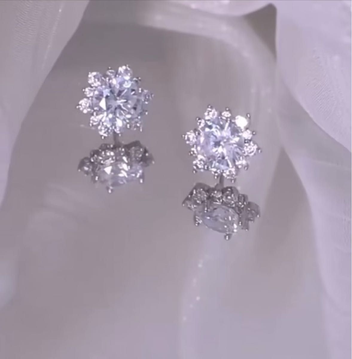 N022小ぶり キラキラ 高輝度 痛くない イヤリング 結婚式 ブライダル 上品 通勤 日常 おしゃれ 韓国 可愛い キュート
