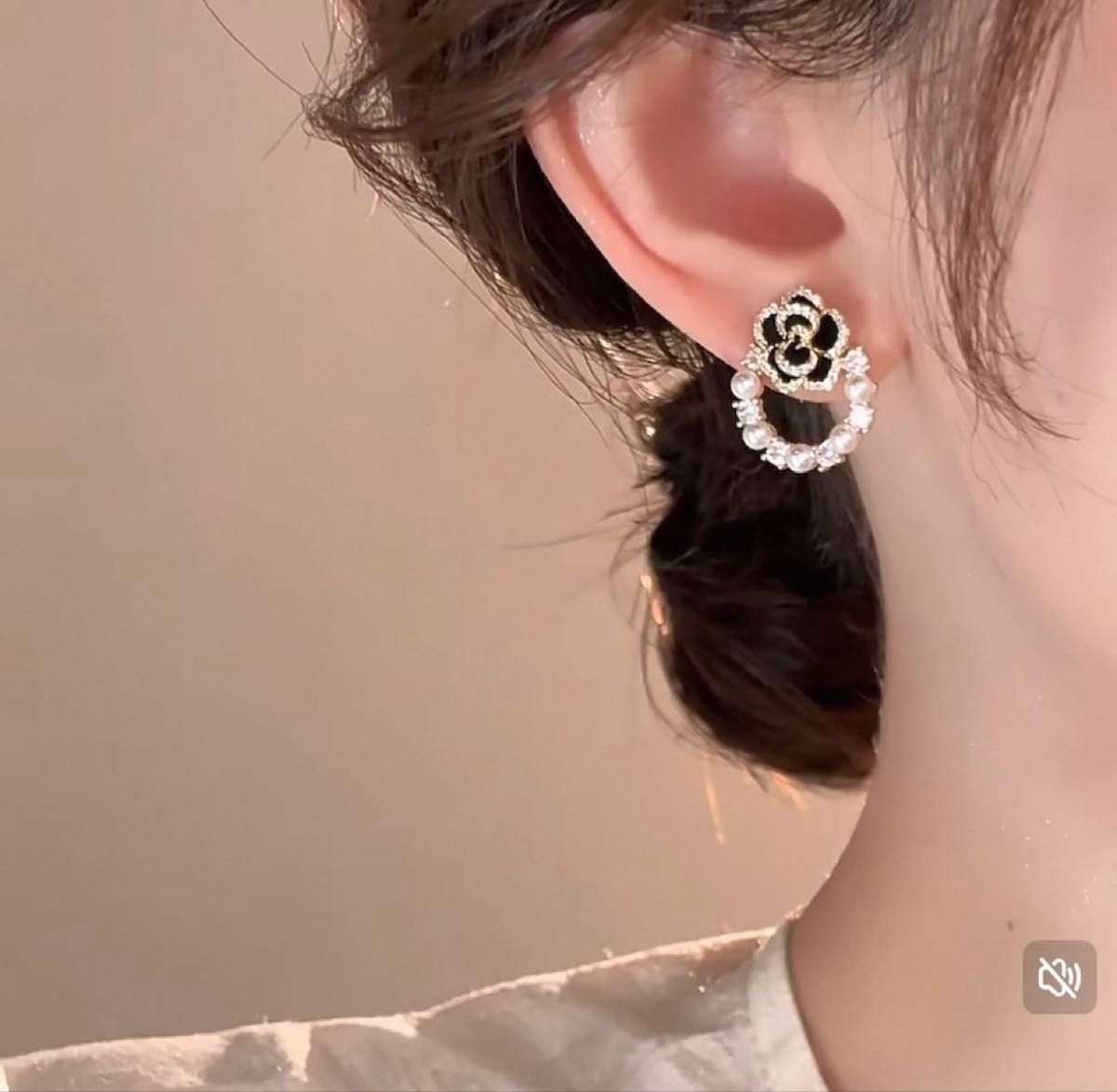 N205高品質 上品 小粒パール ゴールド色 キラキラ イヤリング 痛くない 韓国 結婚式 発表会 日常 通勤 おしゃれ 上品