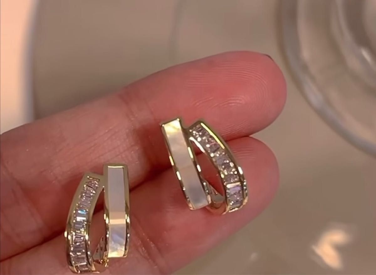 N016キラキラ クリア ジルコン イヤリング 痛くない 上品 おしゃれ 高級感 発表会 結婚式 韓国トレンド 日常 通勤 大人気