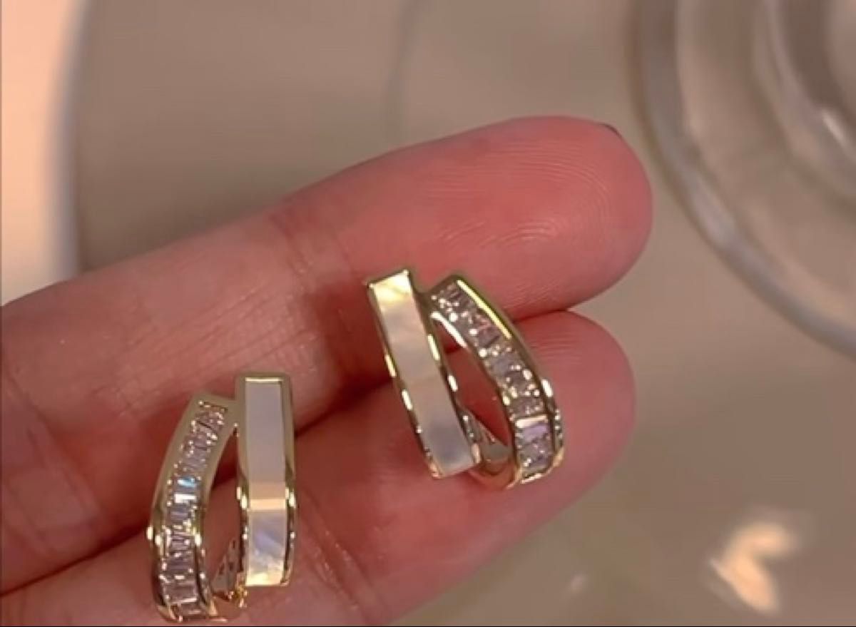 N016キラキラ クリア ジルコン イヤリング 痛くない 上品 おしゃれ 高級感 発表会 結婚式 韓国トレンド 日常 通勤 大人気