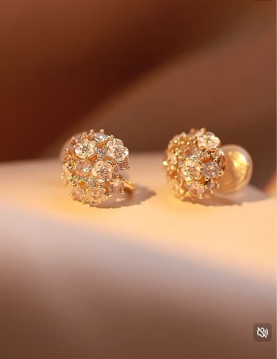 N037高品質 小ぶり カメリア キラキラ イヤリング 痛くない 韓国 結婚式 発表会 通勤 おしゃれ 上品 花ブーケ フォーマル