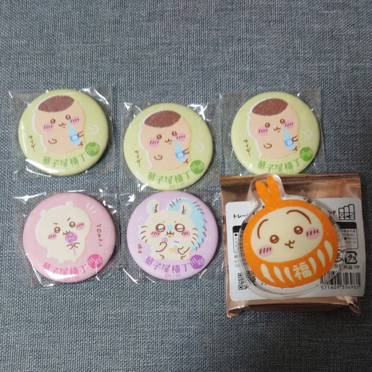 ちいかわ　もぐもぐ本舗　川越　缶バッジ　アクリルスタンド　