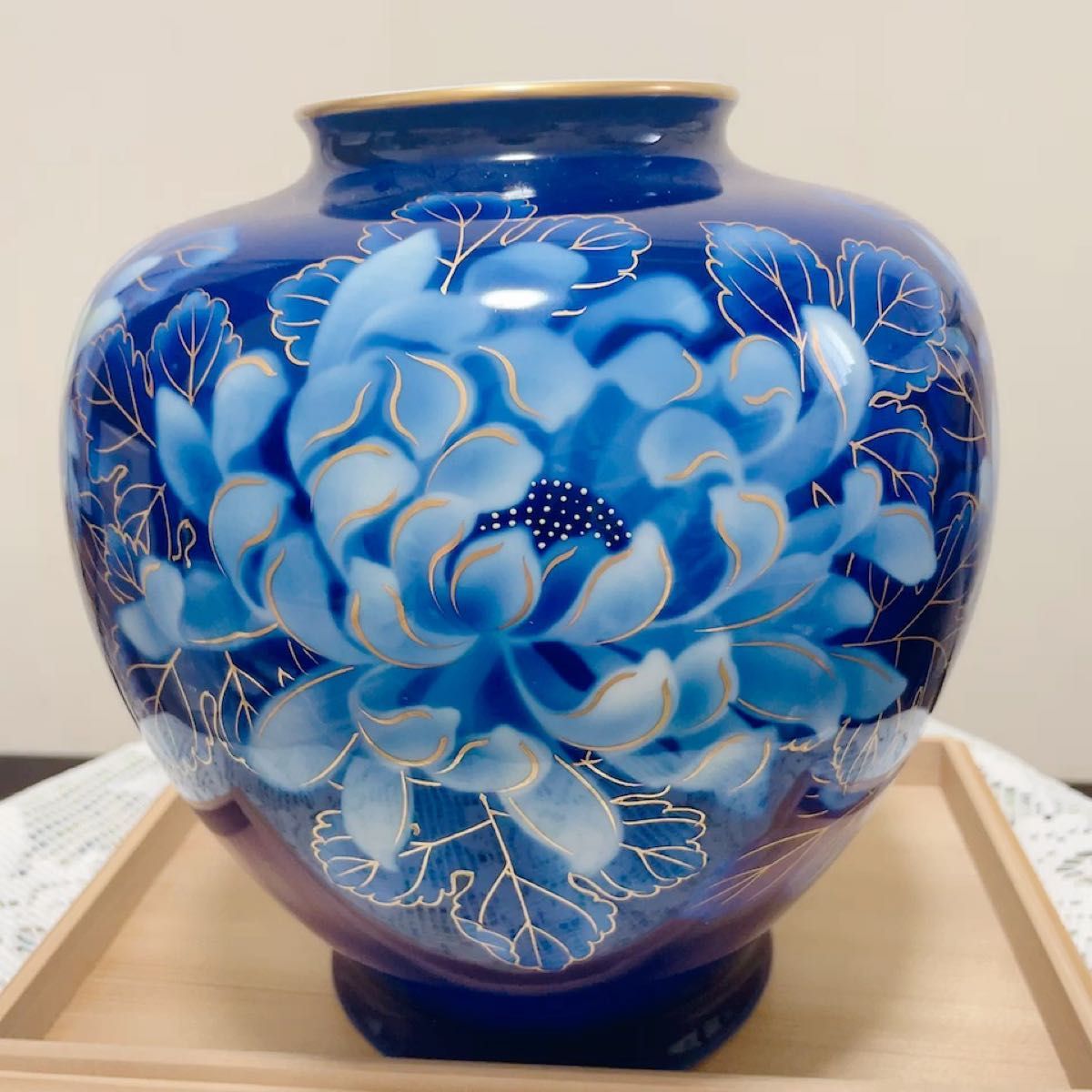 【共箱付】深川製磁 花菊 花瓶 9号 瑠璃 金彩 未使用