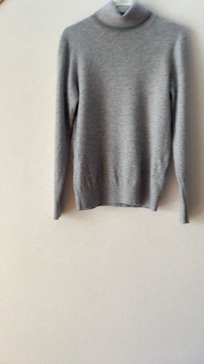 ユニクロ タートルネックニット グレー カシミヤ
