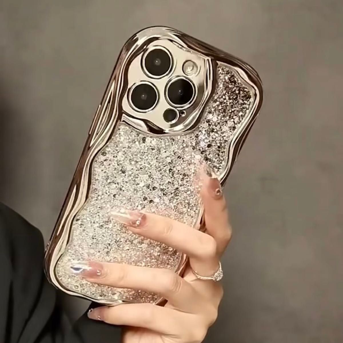 iPhone15ケース 可愛い キラキラ メタリックシルバー